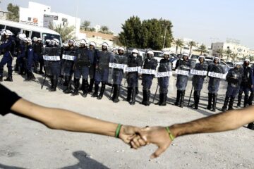الداخليّة البحرينيّة «تعتقل ثلاثة مواطنين من المُسلمين الشّيعة وتُلَفِّقْ لهم تُهم التَّخابر مع الحرس الثوريّ الإيرانيّ» – «وكالة بنا»