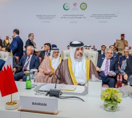 حاكم البحرين «يغيب عن قمّة الدّوحة ويدعو لإقامة دولةٍ فلسطينيّة بجانب حليفه الكيان الصّهيونيّ» – «وكالة بنا»