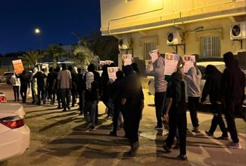 تظاهراتٌ تضامُنيَّة «مع إيران تُطَالبُ بطردِ القاعدةِ الأمريكيّة من البحرين» – «صور – فيديو»