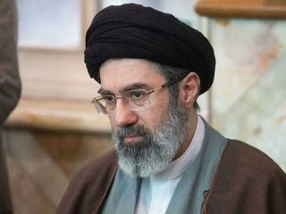 مرشد الثورة الإسلاميّة للأنظمة الخليجيَّة: «قفوا في الجانب الصحيح وكونوا سيئي الظَّنِ بوعودِ الشّياطينِ الكاذبة»