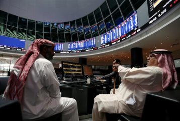 وكالة «رويترز»: «اقتصاد البحرين أكثرُ دول الخليج تأثُّرًا بتداعيات الحرب الأمريكيَّة الصُّهيونيَّة على إيران»