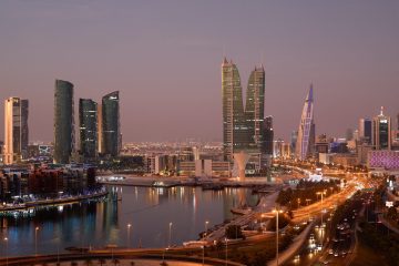 معهد «دول الخليج»: «اقتصاد البحرين الأكثر تأثّرًا بالحرب الإقليميَّة في ظلِّ تفاقم الدَّيْن العام وتحدِّيات الإصلاح الاقتصاديّ»