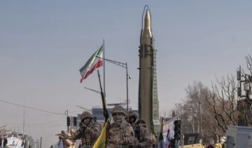 إيران «تُحذّر الدُّول الخليجيَّة من ضربات عسكريّة مؤلمة لتواطؤها مع الولايات المتّحدة»