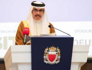 نوَّاب بريطانيُّون «يُطالبون مجلس العُموم بفرض عقوباتٍ على وزير داخليَّة البحرين لتورُّطه بجرائم تعذيب»
